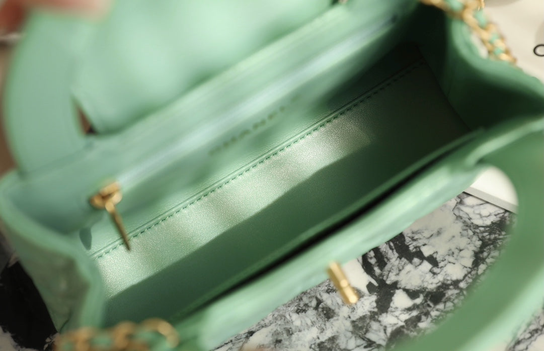 Bolso shopper Kelly CC 24K Nano de 19 cm en piel de cordero azul nube