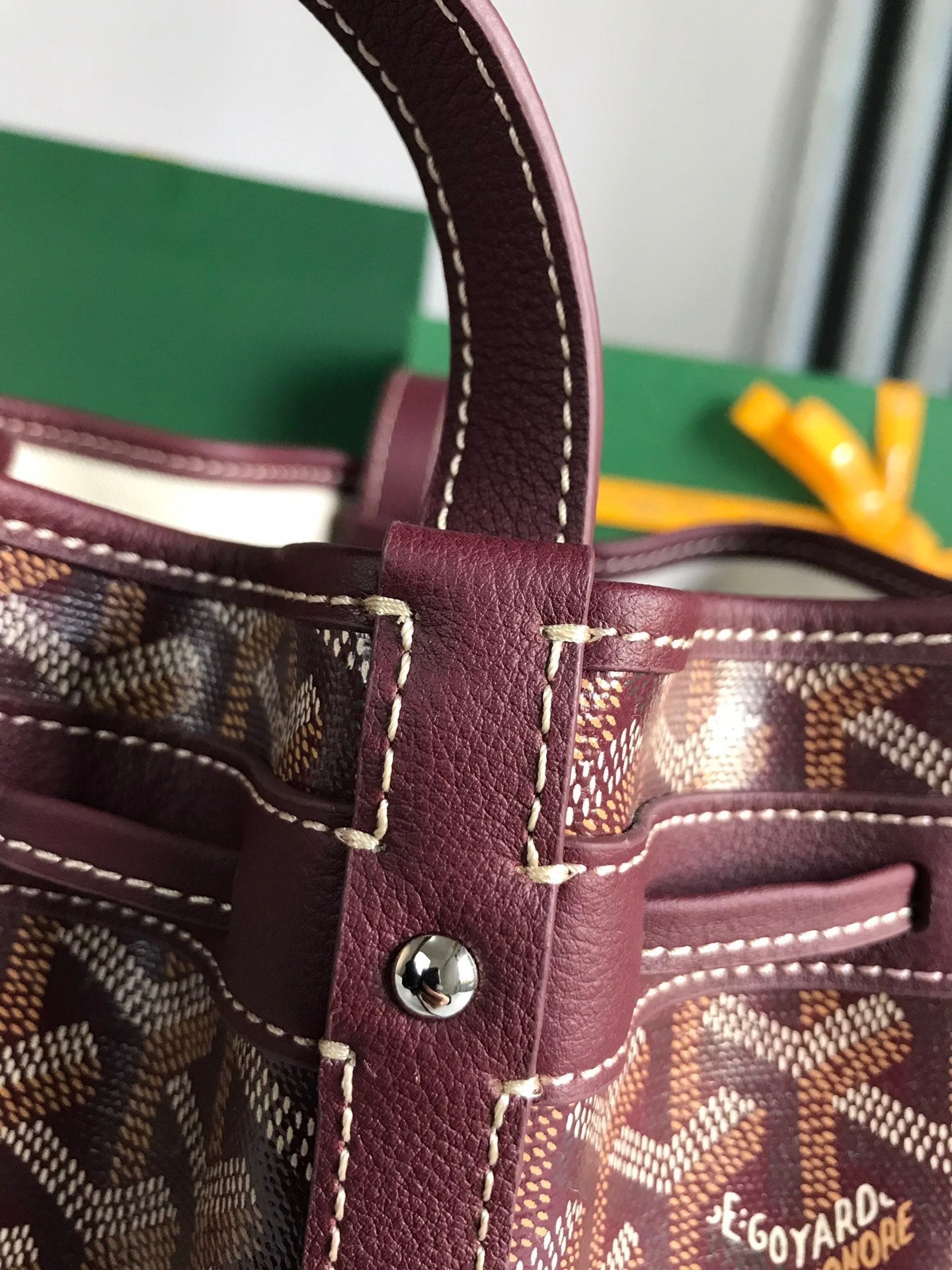 BOLSO CUBO PETIT FLOT 22 EN LONA GOYARDINE ROJO VINO Y RIBETE DE PIEL DE CORDERO