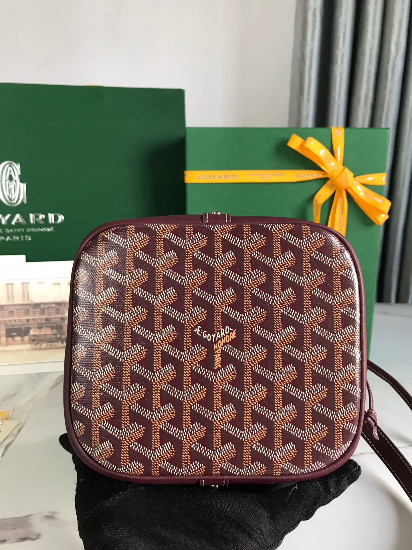 BOLSO CUBO PETIT FLOT 22 EN LONA GOYARDINE ROJO VINO Y RIBETE DE PIEL DE CORDERO