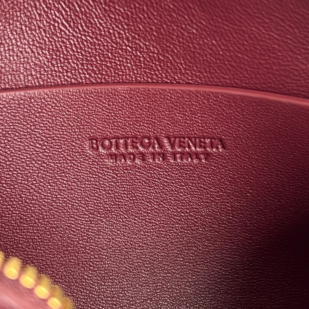 Bolsa de concierto BV de 18,5 cm de piel de cordero roja