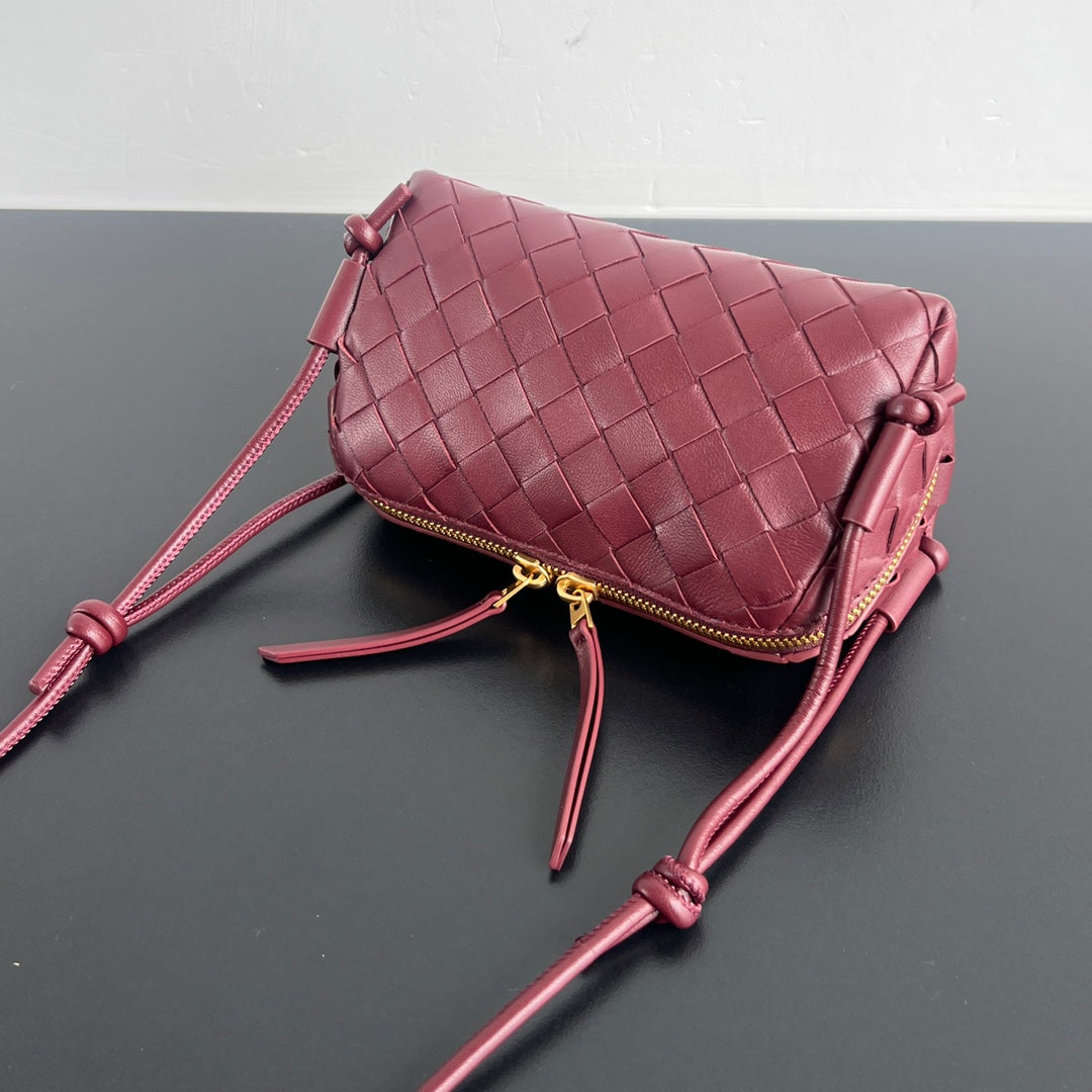 Bolsa de concierto BV de 18,5 cm de piel de cordero roja