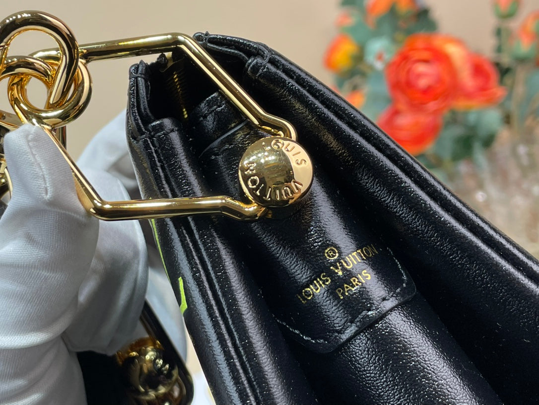 LV x TM Coussin BB 21 cm Cuir d'agneau noir et multicolore avec monogramme en relief