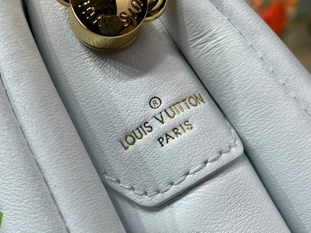 LV x TM Coussin BB 21 cm Cuir d'agneau blanc multicolore avec monogramme en relief