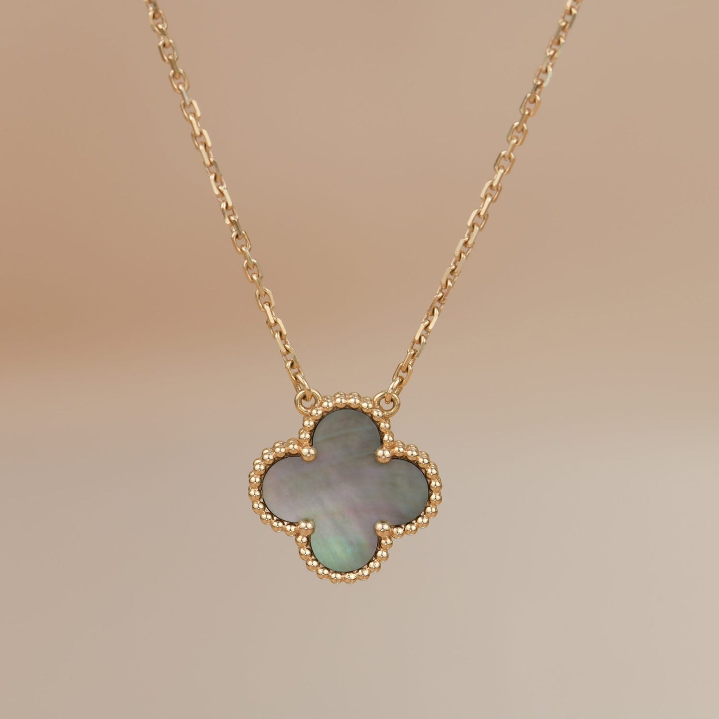 DIANA CLOVER 15MM GRAY MOTHER OF PEARL NECKLACE