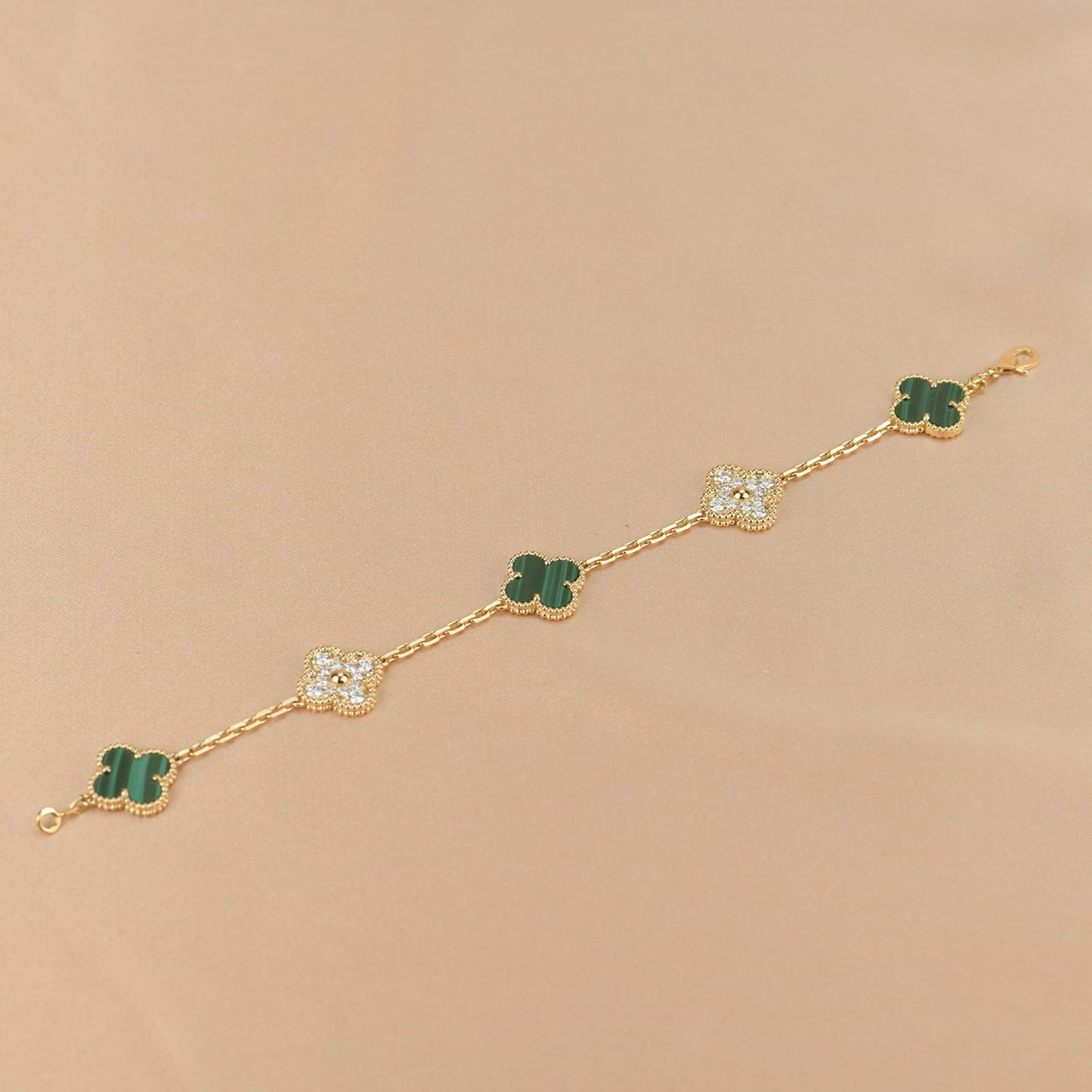 PULSERA DE DIAMANTES Y MALAQUITA CON 5 MOTIVOS DE TRÉBOL DE DIANA