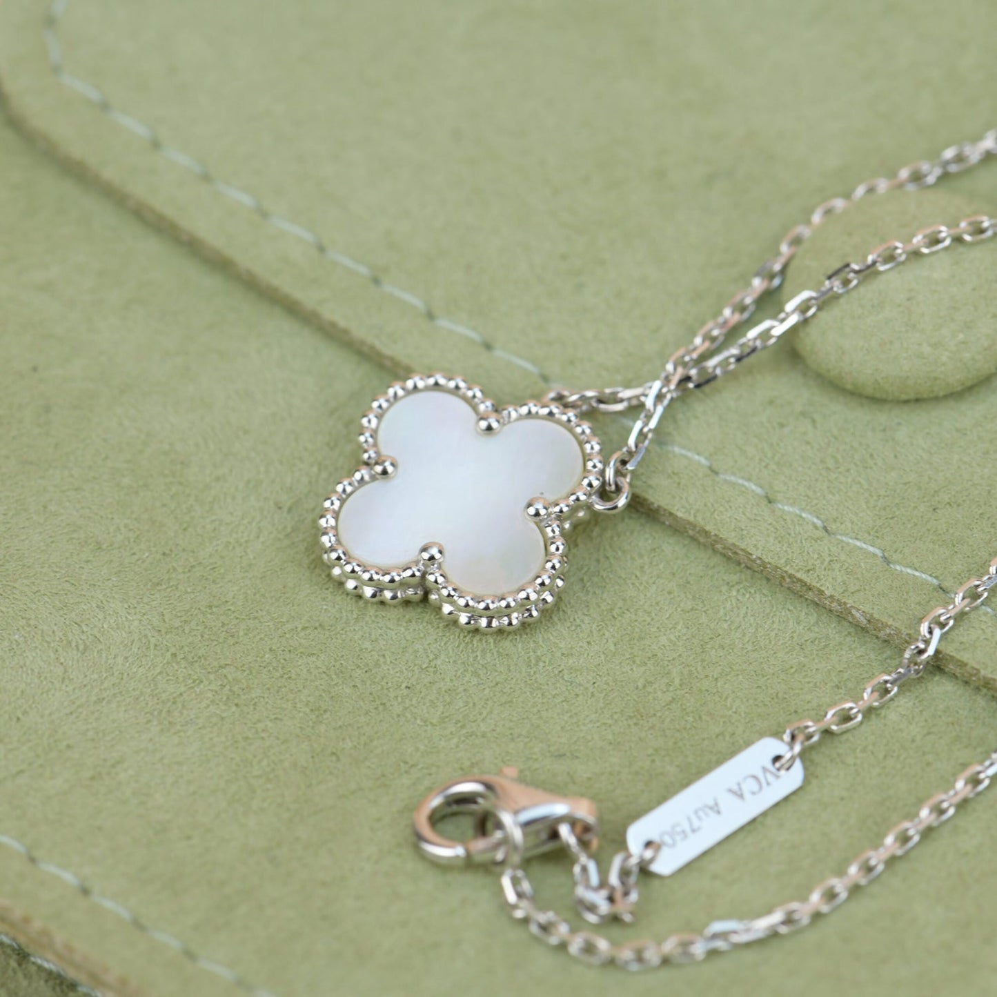 DIANA CLOVER 15MM NACRE BLANCHE ARGENT