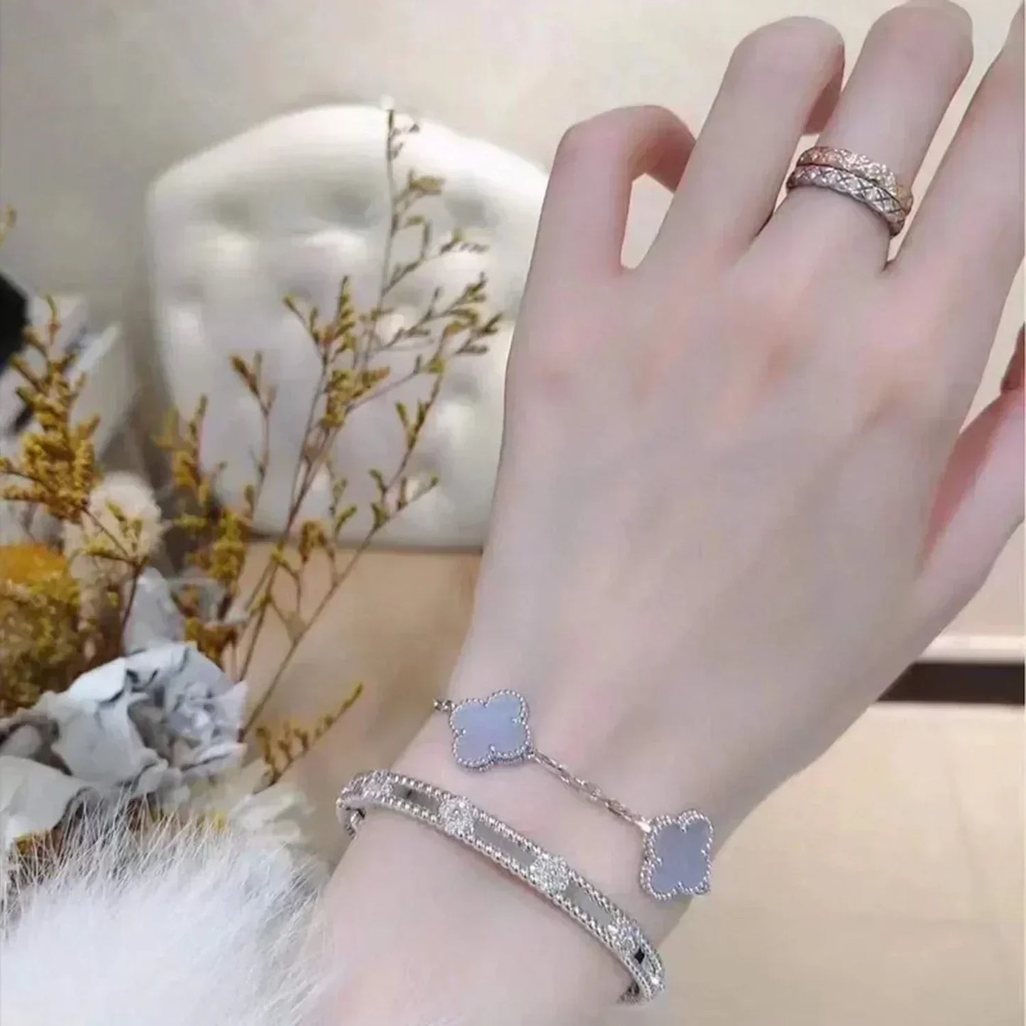 PULSERA DE PLATA CON 5 MOTIVOS DE TRÉBOL DE DIANA, CALCEDONIA MORADA