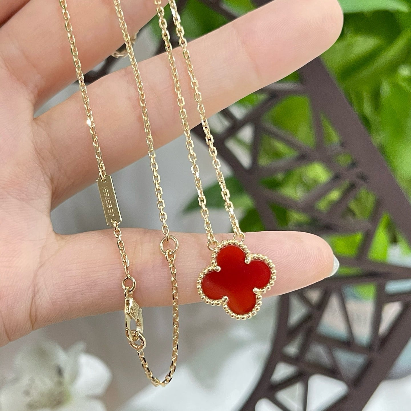 DIANA CLOVER 15MM CARNELIAN SINGLE FLOWER NECKLACE