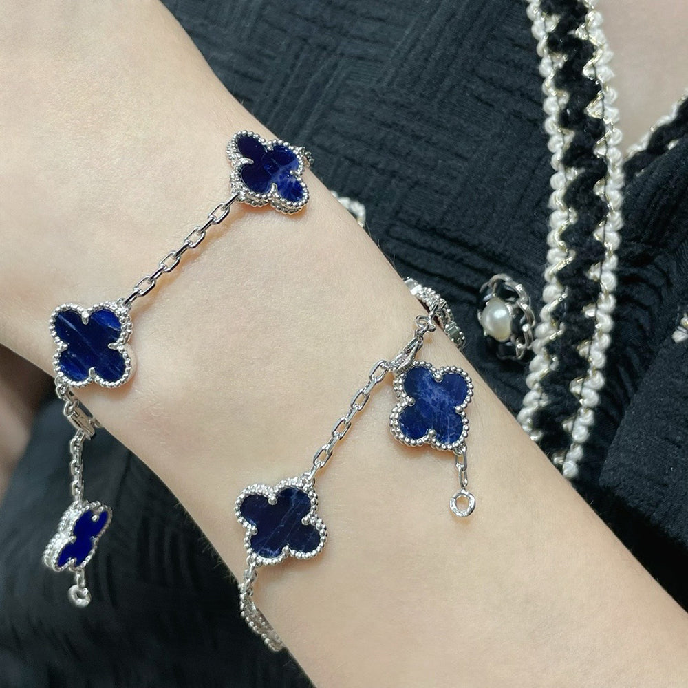 PULSERA DE PLATA DE PIETERSITA CON 5 MOTIVOS DE TRÉBOL DE DIANA