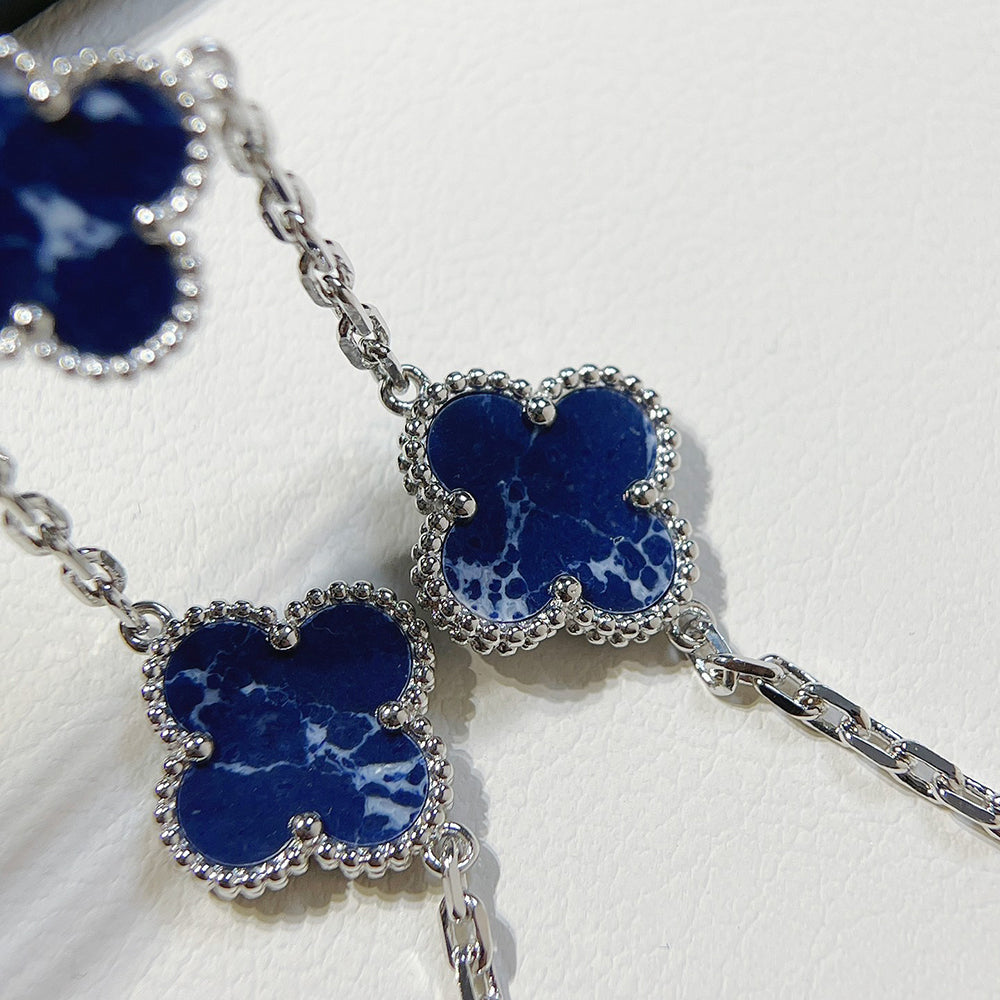 PULSERA DE PLATA DE PIETERSITA CON 5 MOTIVOS DE TRÉBOL DE DIANA