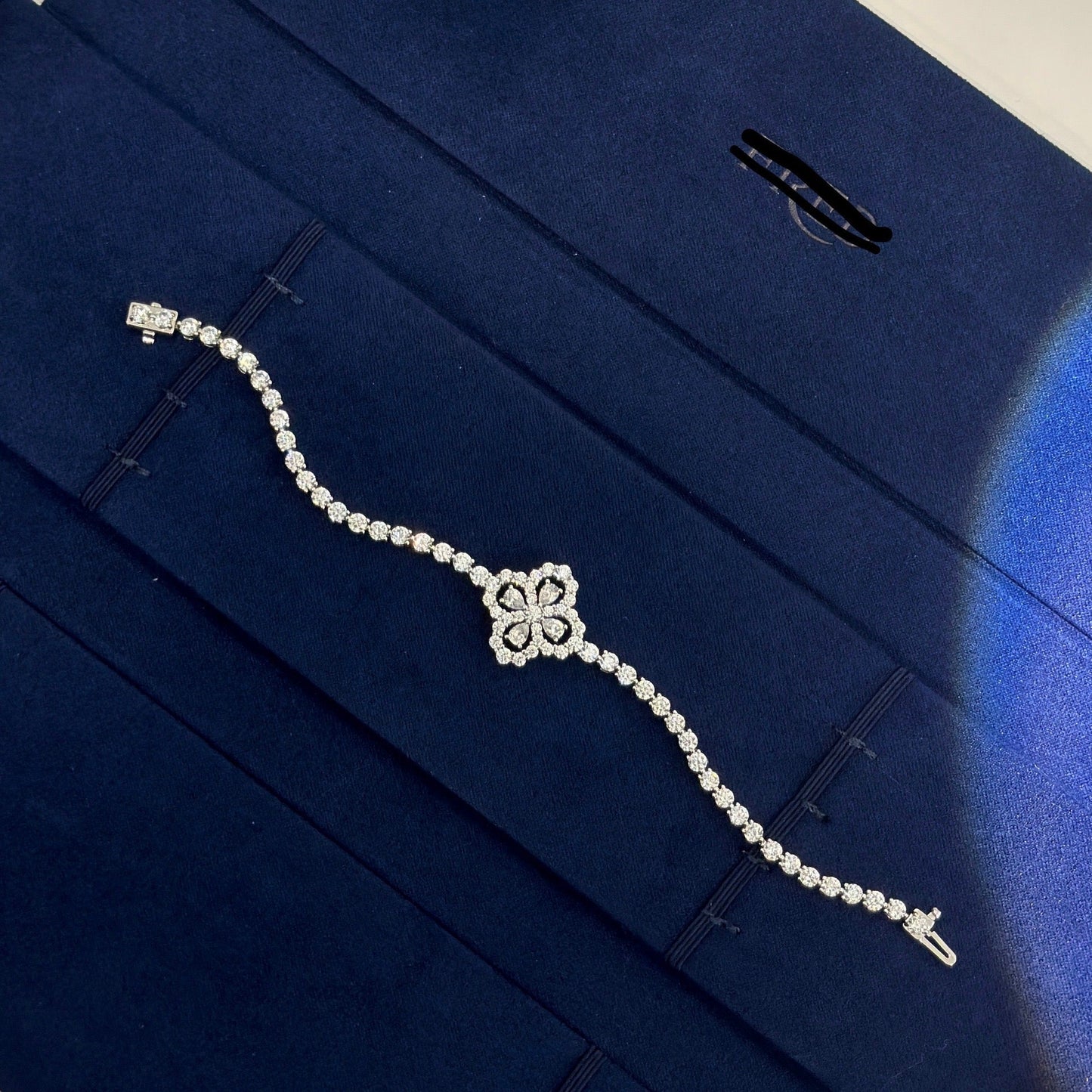 PULSERA DE LAZO CON MOTIVO COMPLETO DE DIAMANTE 16 MM