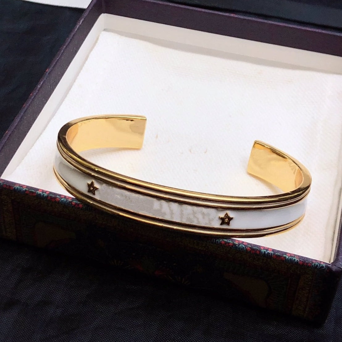BRACELET CODE BANGLE EN MÉTAL BLANC ET LAQUE OR
