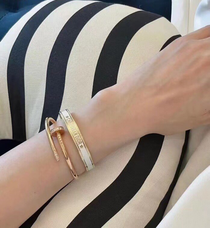 BRACELET CODE BANGLE EN MÉTAL BLANC ET LAQUE OR