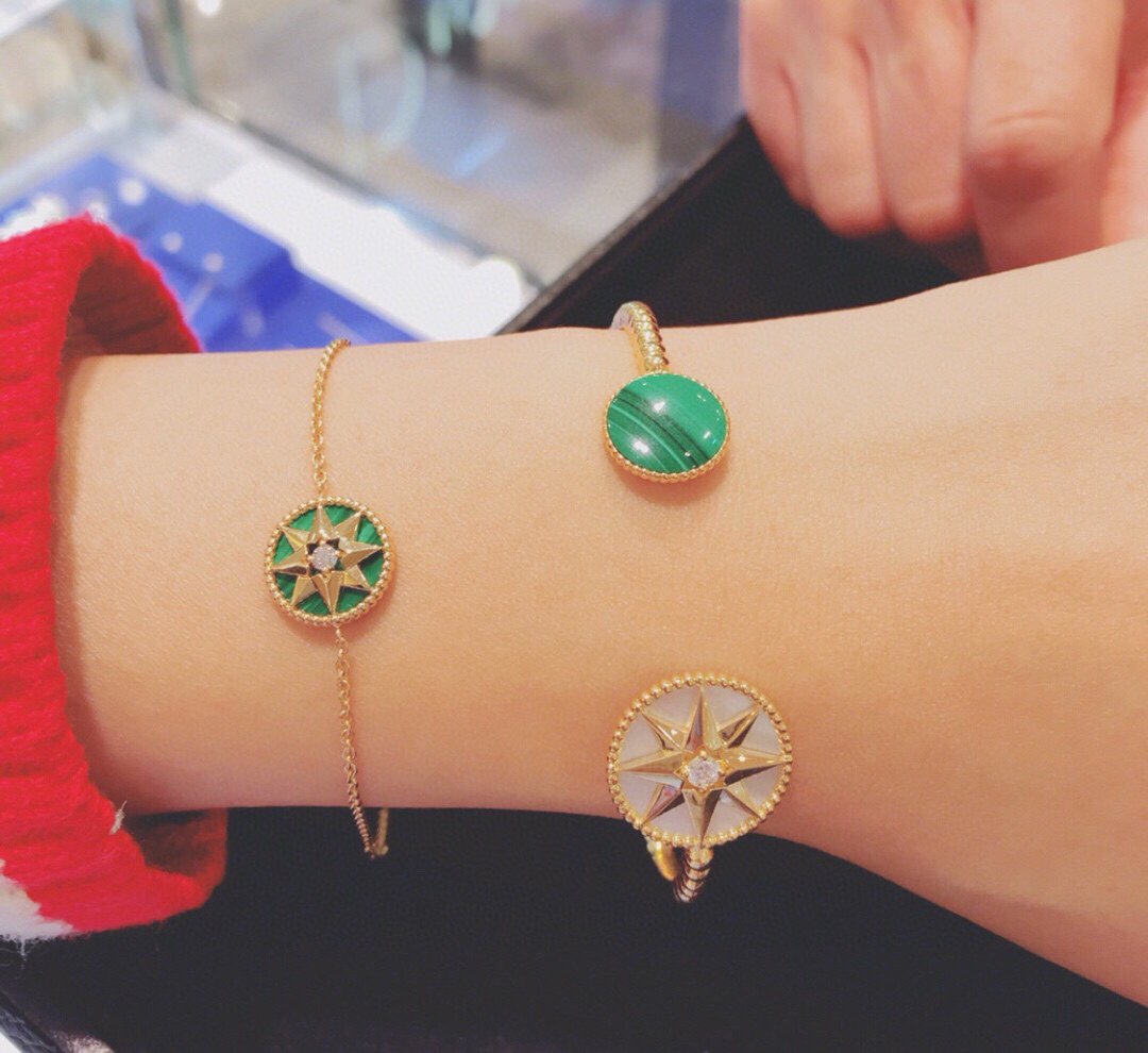 PULSERA DE ORO VERDE CON 1 DIAMANTE Y ESTRELLA DE LA SUERTE