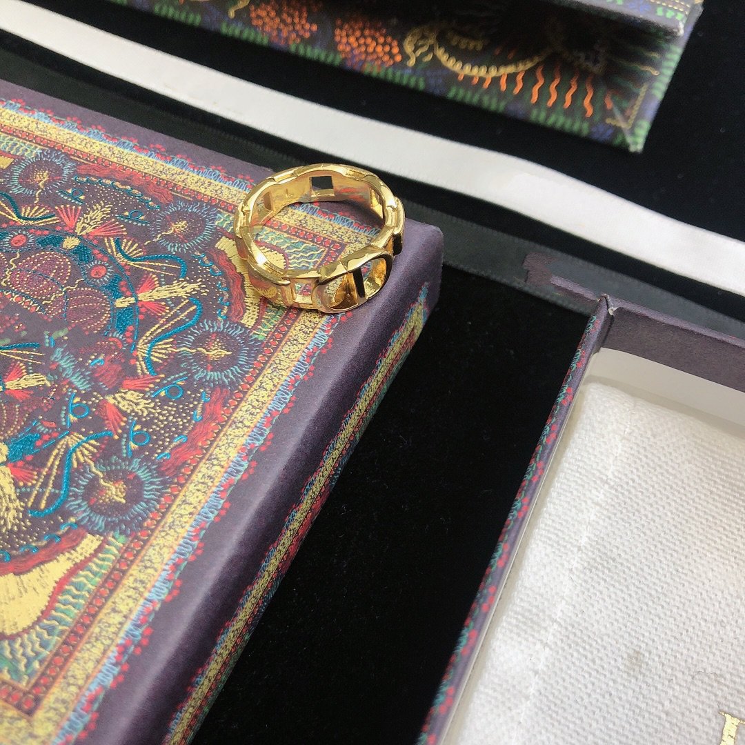 ANILLO CD 30 MONTAIGNE ORO