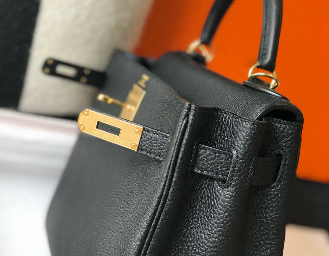 HM KELLY 28 CM NEGRO TOGO HARDWARE DORADO