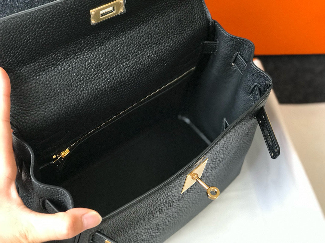 HM KELLY 28 CM NEGRO TOGO HARDWARE DORADO