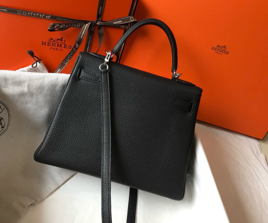HM KELLY 28CM NEGRO TOGO HERRAJES PLATEADOS