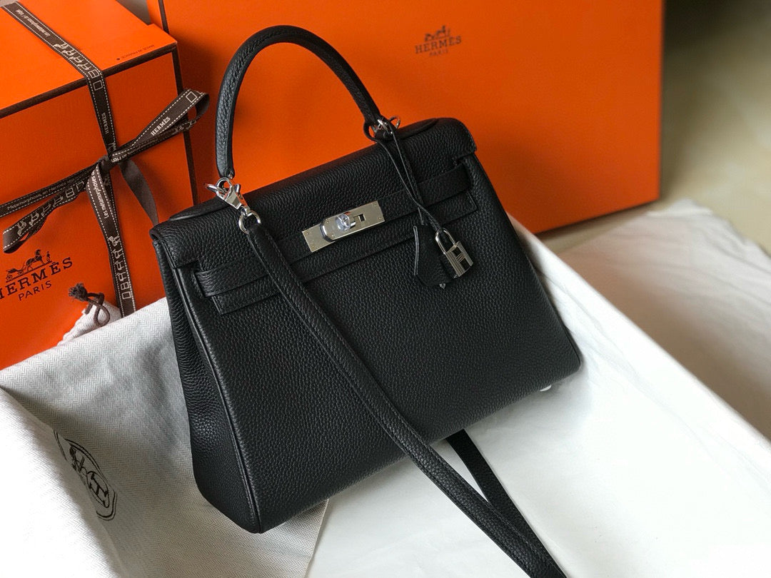 HM KELLY 28CM NEGRO TOGO HERRAJES PLATEADOS