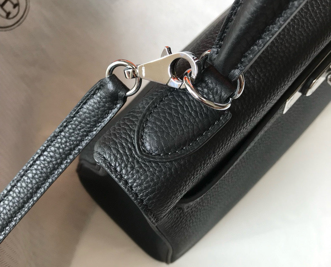 HM KELLY 28CM NEGRO TOGO HERRAJES PLATEADOS