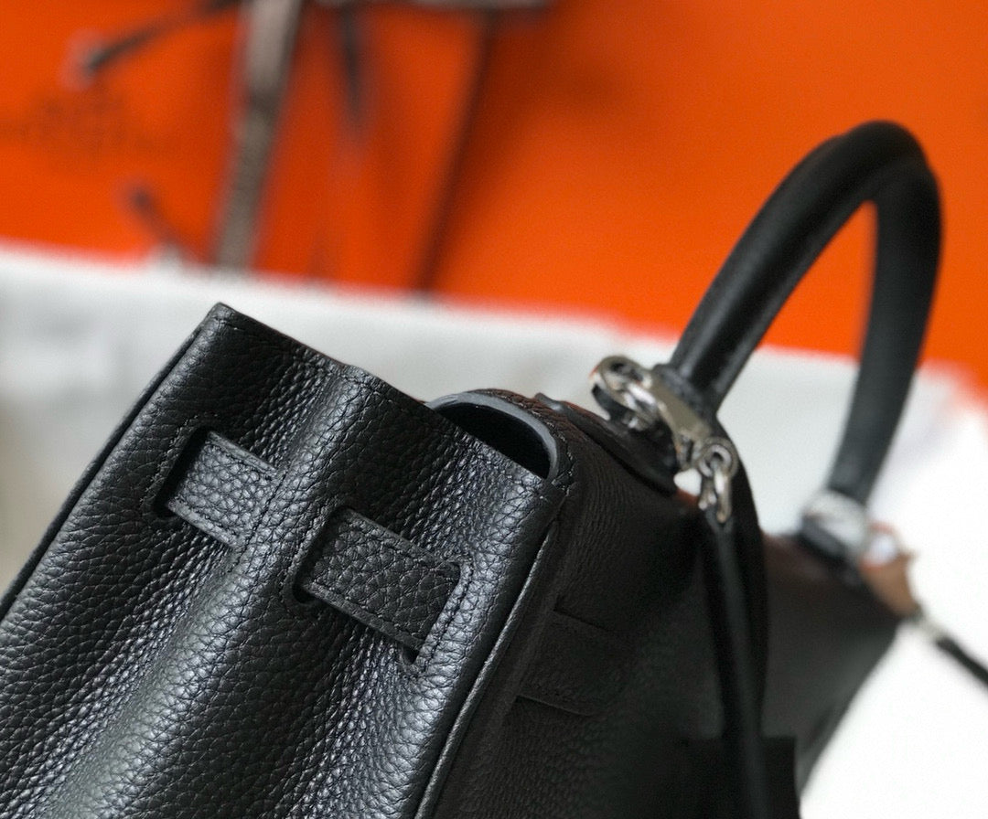 HM KELLY 28CM NEGRO TOGO HERRAJES PLATEADOS