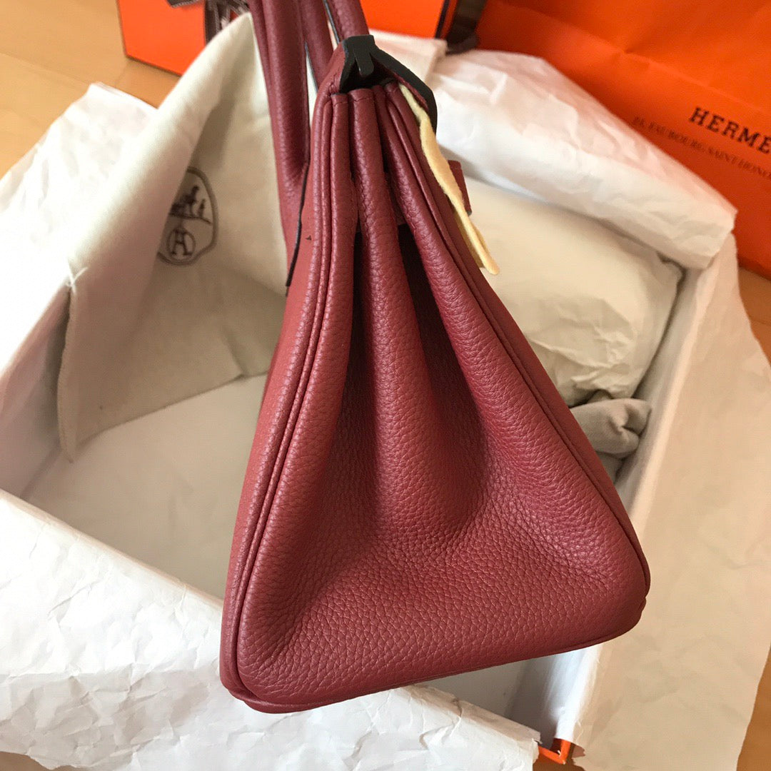 HM BIRKIN 25 CM VINO TINTO TOGO PIEL HIERROS DORADOS
