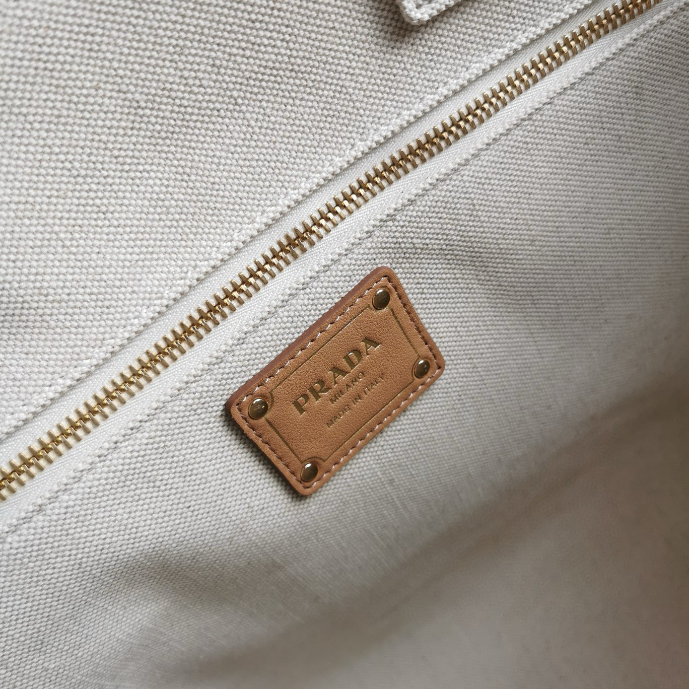 Bolso de compras Prada White Canvas con ribete de cuero