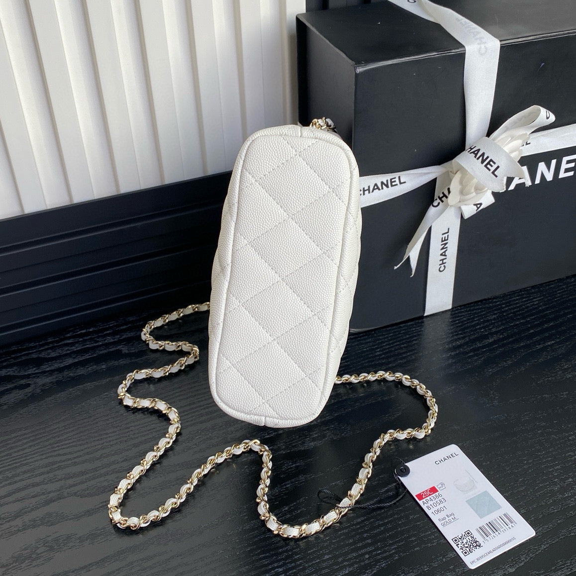 Bolso Hobo CC 25C de 21,5 cm con asa superior en piel de becerro granulada blanca