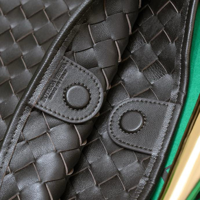 SARDINE 39 WITH CHAIN IN DARK BROWN LAMBSKIN