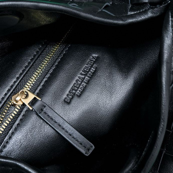 Bolso de hombro BV HOP 41cm Piel de becerro negra