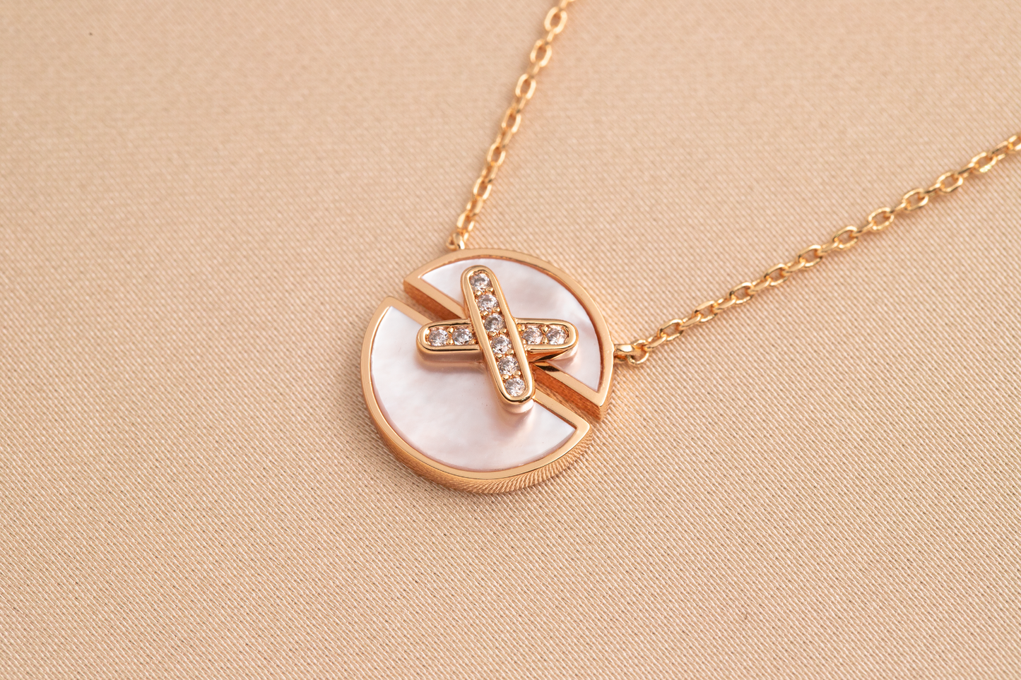 DIANA JEUX DE PINK GOLD DIAMOND NECKLACE