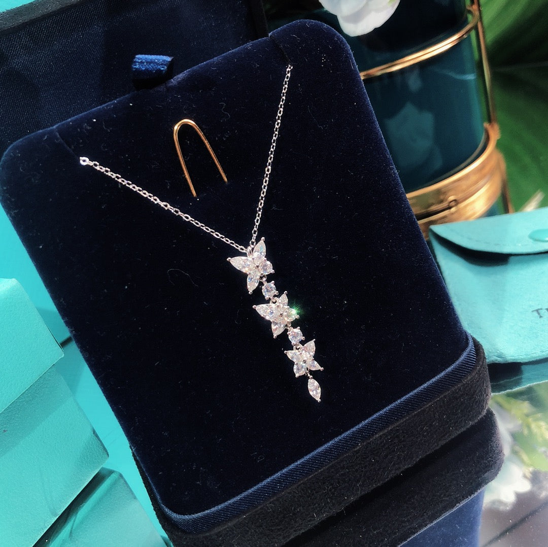 PENDENTIF GOUTTE DE DIAMANTS À GROUPE MIXTE
