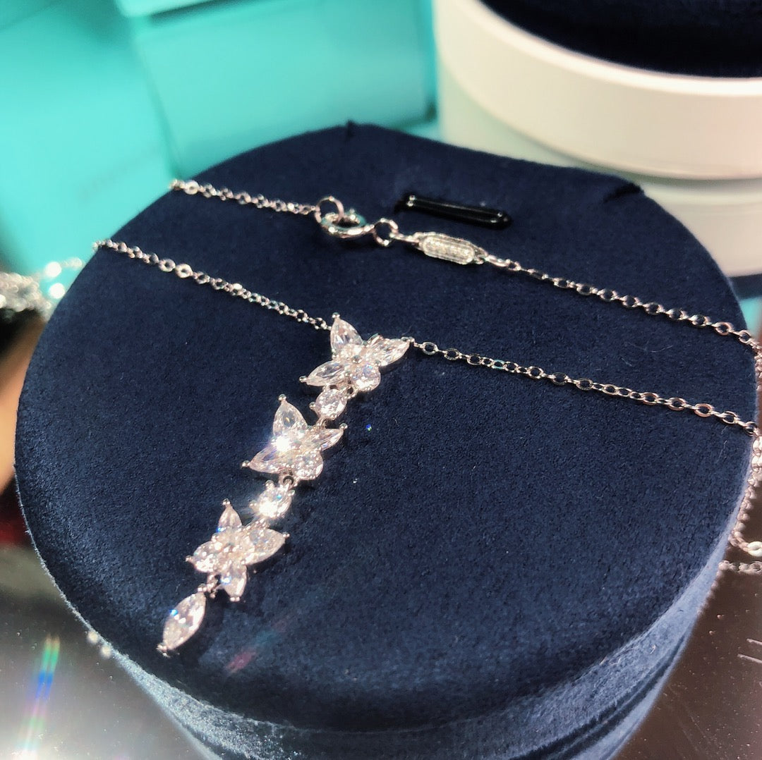 PENDENTIF GOUTTE DE DIAMANTS À GROUPE MIXTE