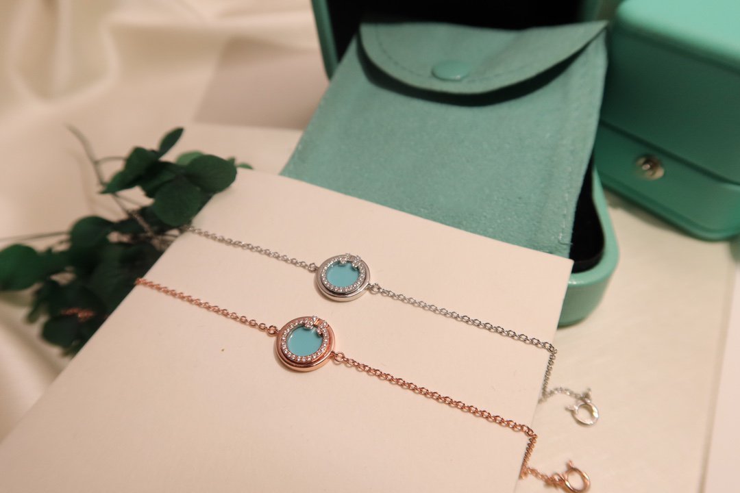 BRACELET EN OR ROSE AVEC CERCLE DE DIAMANTS