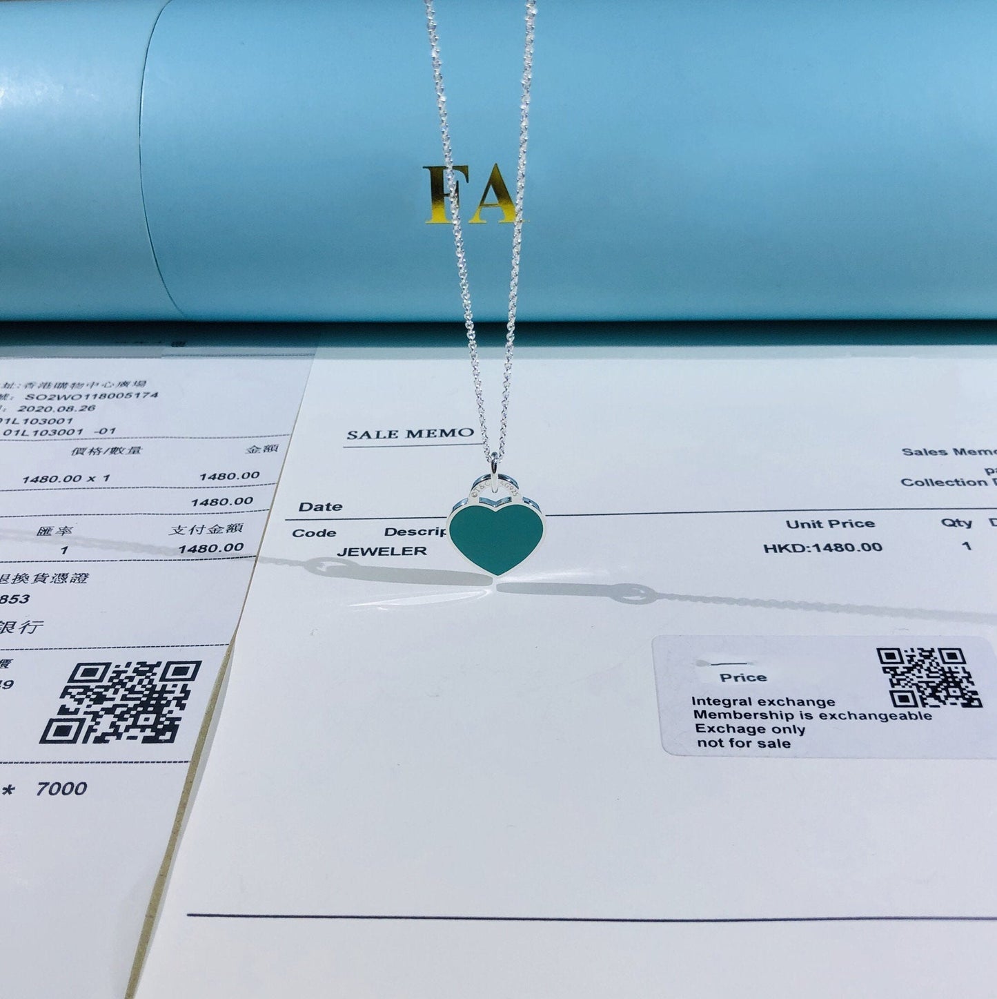 COLGANTE PEQUEÑO CON ETIQUETA DE CORAZÓN EN PLATA DE LEY