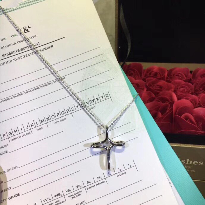 COLLAR CRUZ MATERIAL PLATA DE LEY