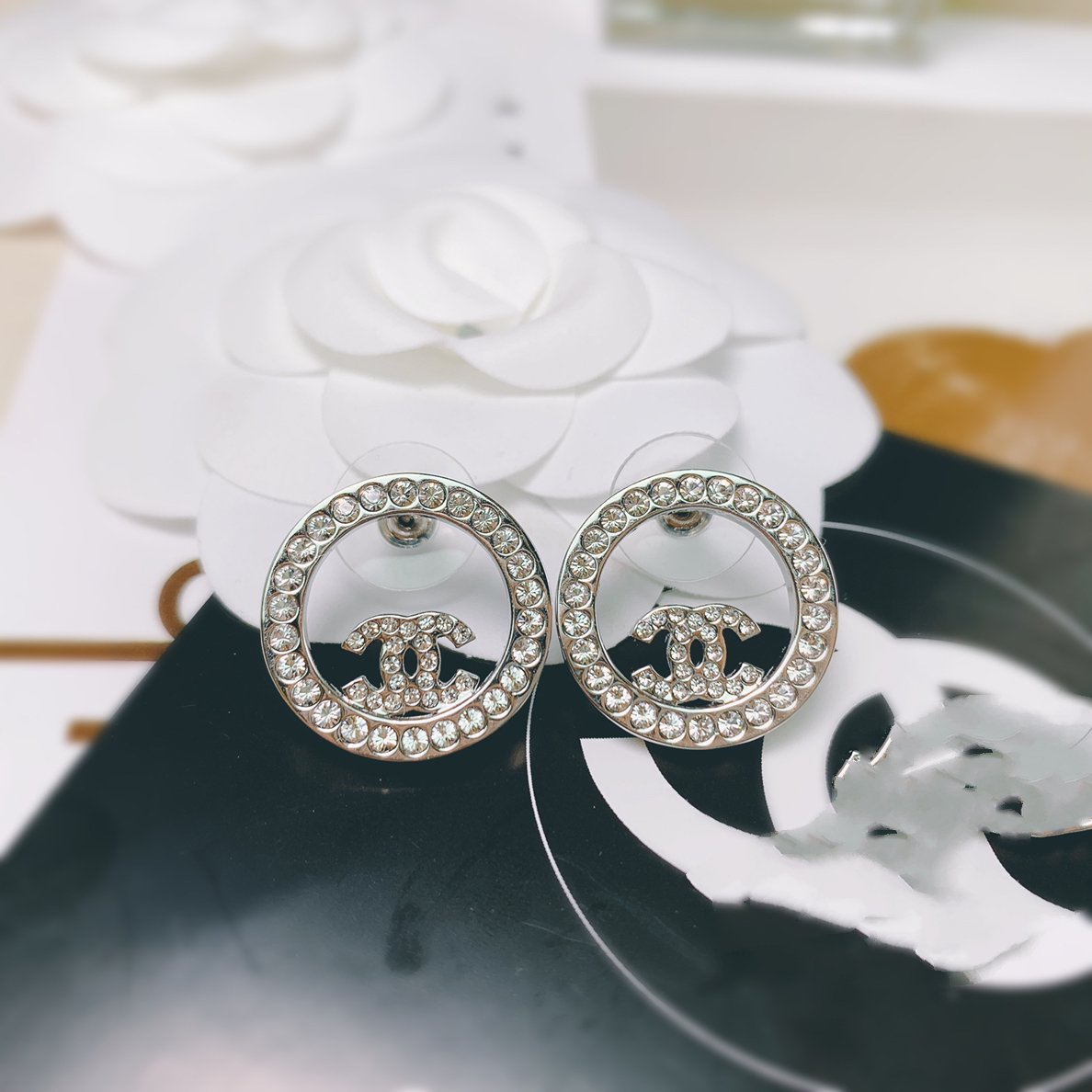 PENDIENTES DE PLATA CON DIAMANTES DOBLE C