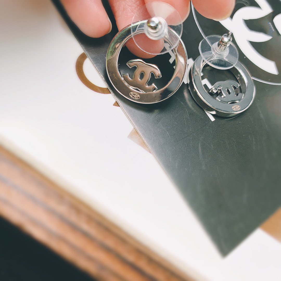 PENDIENTES DE PLATA CON DIAMANTES DOBLE C