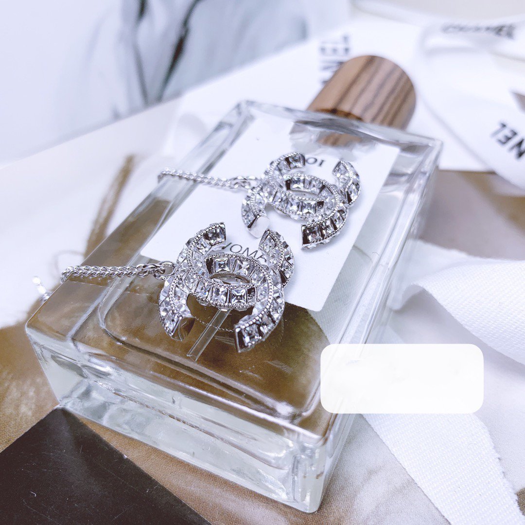 PENDIENTES DE PLATA CON DIAMANTES Y GOTA DOBLE C