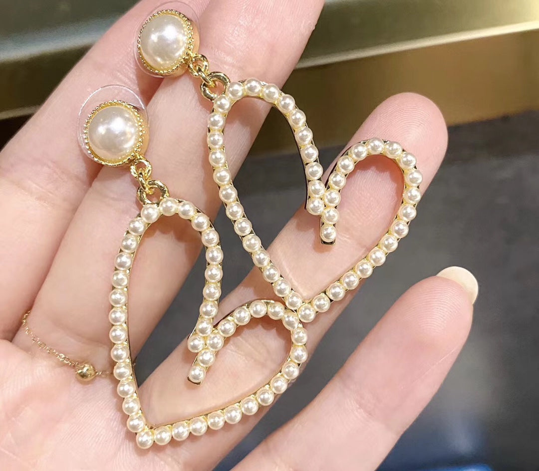 PENDIENTES DE CORAZÓN ABIERTO BAÑADOS EN ORO CON PERLA