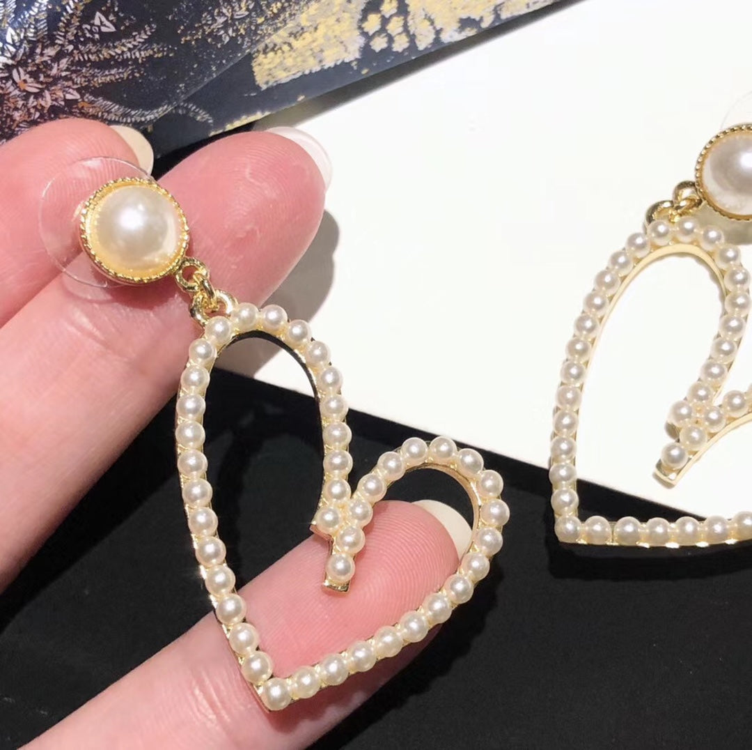 PENDIENTES DE CORAZÓN ABIERTO BAÑADOS EN ORO CON PERLA
