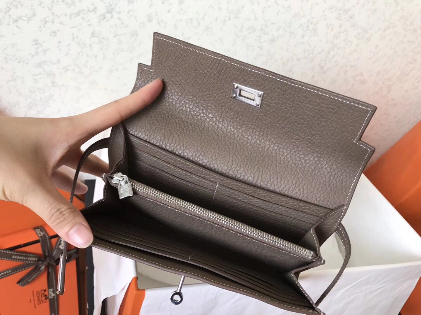 Cartera larga Kelly de 20 cm de piel Etoupe Clement