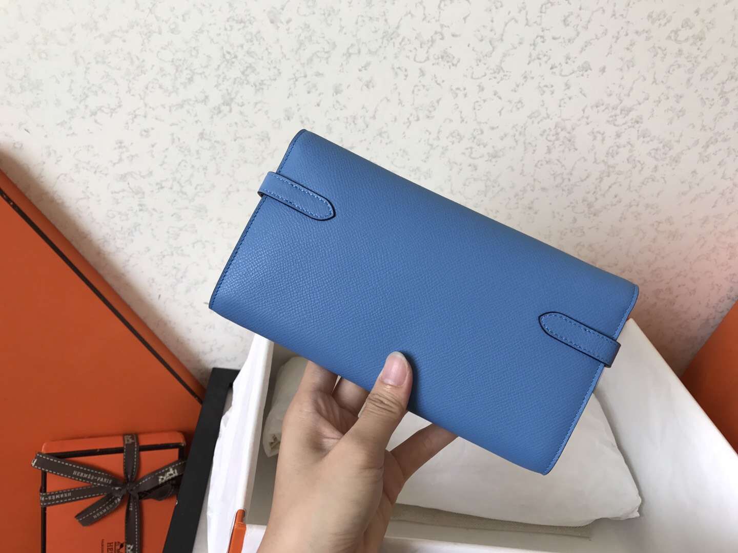 Cartera larga Kelly de 20 cm de piel de Epsom de color azul vaquero