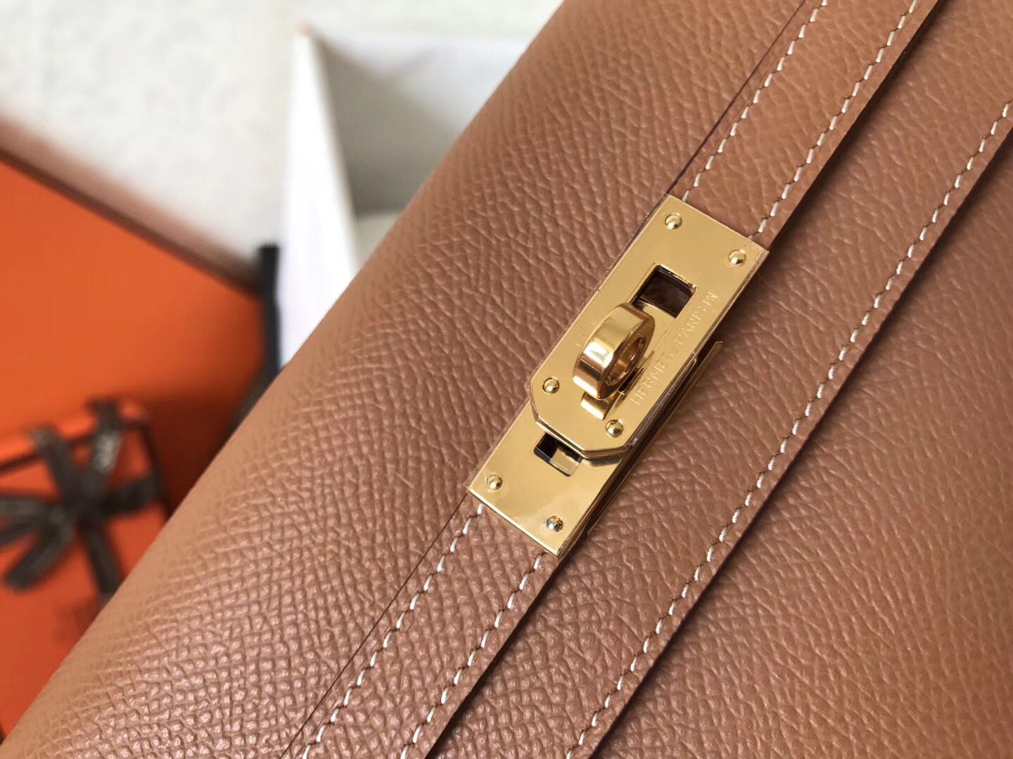 Cartera larga Kelly de 20 cm de piel Epsom marrón