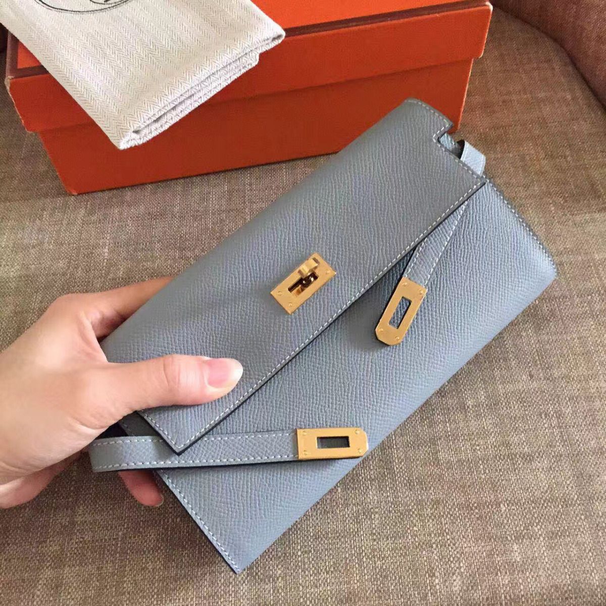 Cartera larga Kelly de 20 cm de piel Epsom gris roca