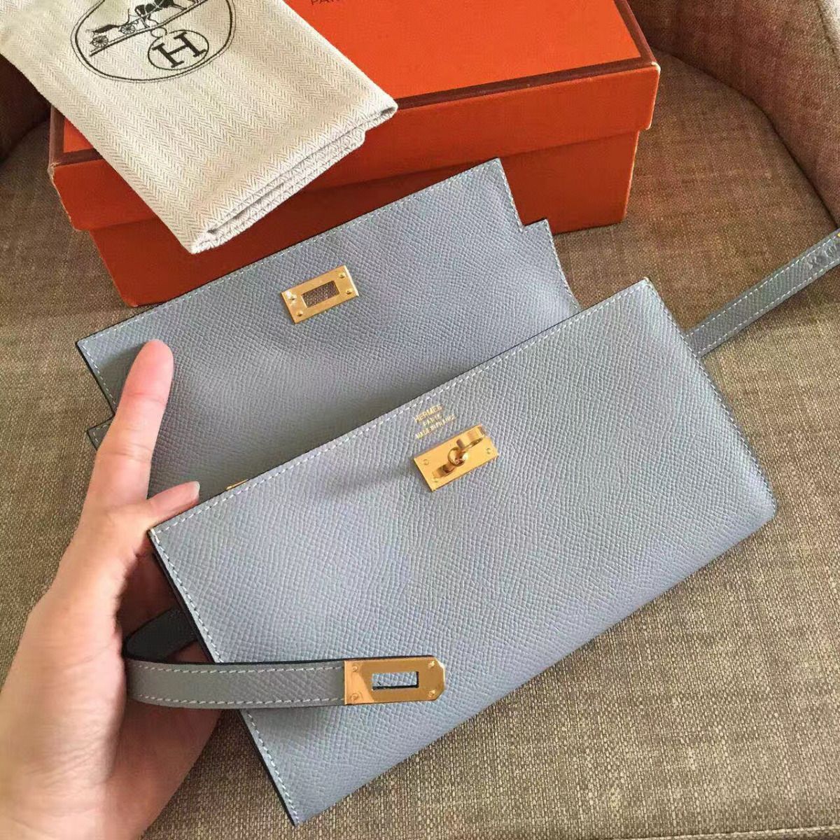 Cartera larga Kelly de 20 cm de piel Epsom gris roca
