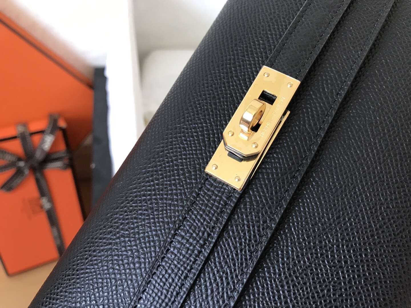 Cartera larga Kelly de 20 cm de piel Epsom negra