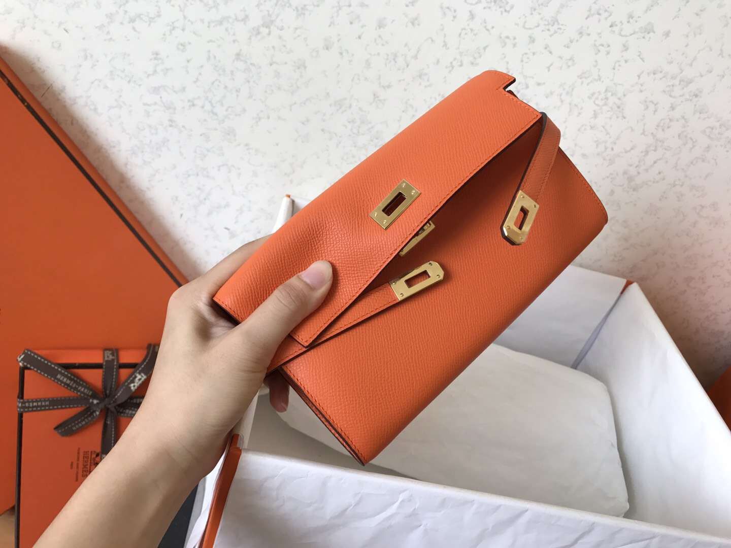 Cartera larga Kelly de 20 cm de piel Epsom naranja