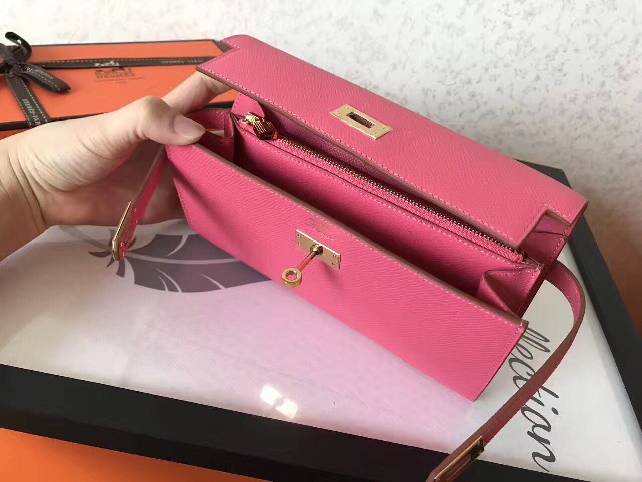 Cartera larga Kelly de 20 cm de piel de Epsom rosa