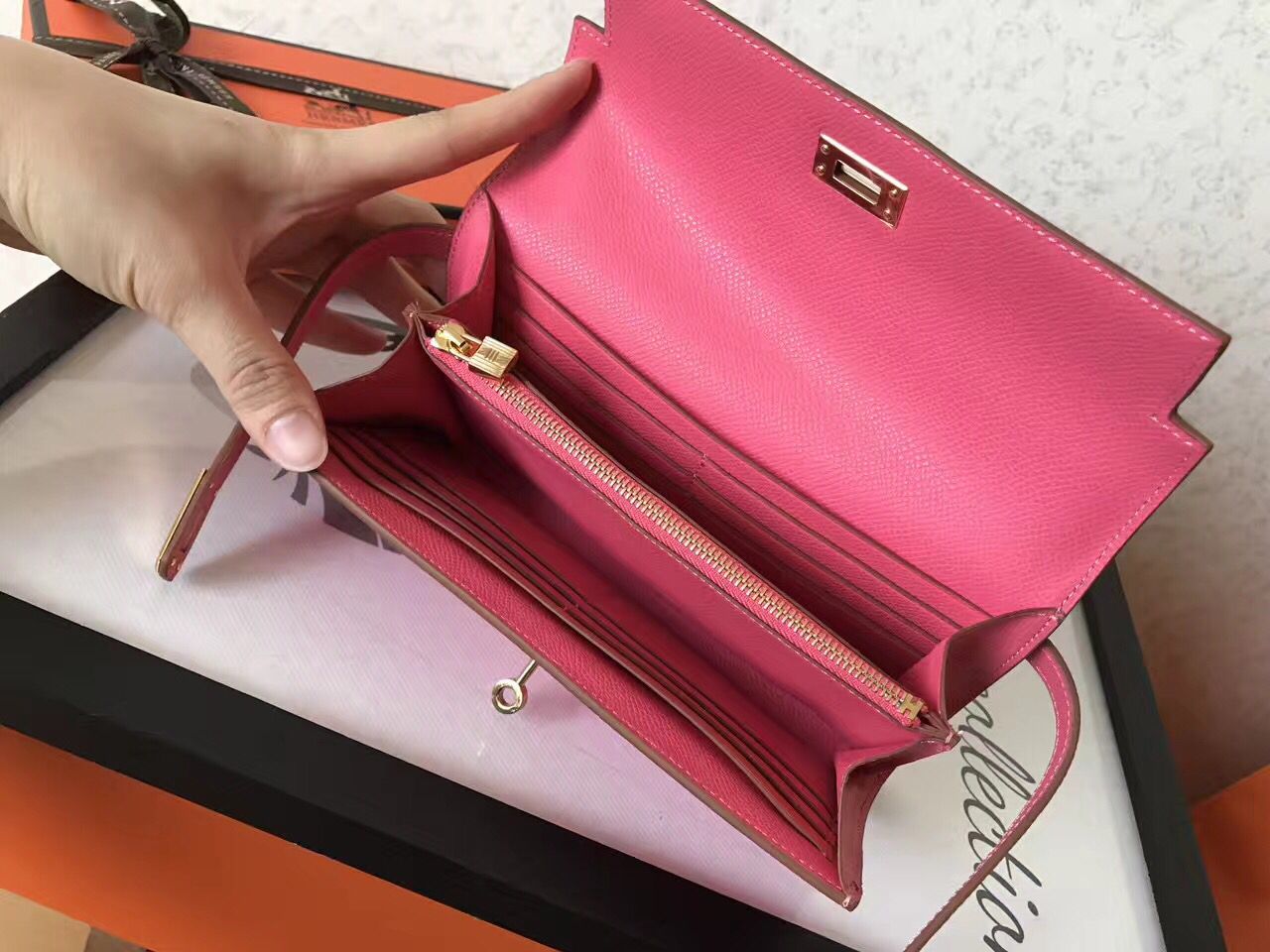 Cartera larga Kelly de 20 cm de piel de Epsom rosa